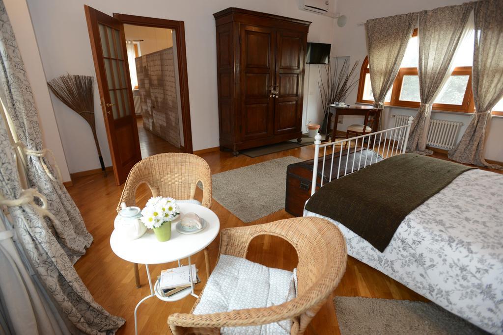 Bed and Breakfast Il Pettirosso Certosa di Pavia Camera foto