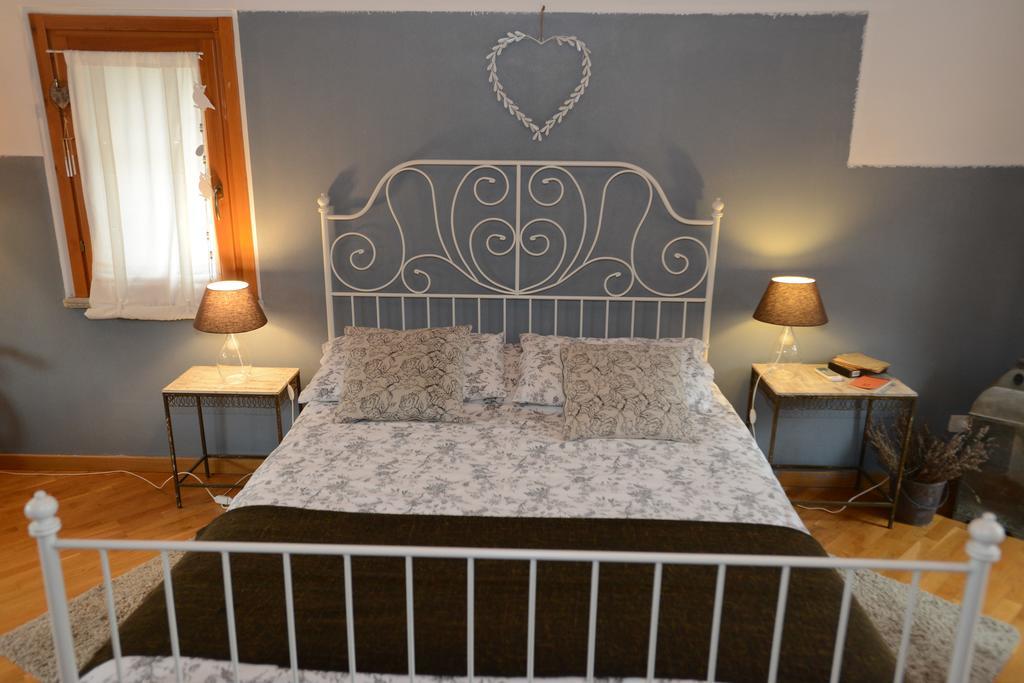 Bed and Breakfast Il Pettirosso Certosa di Pavia Camera foto